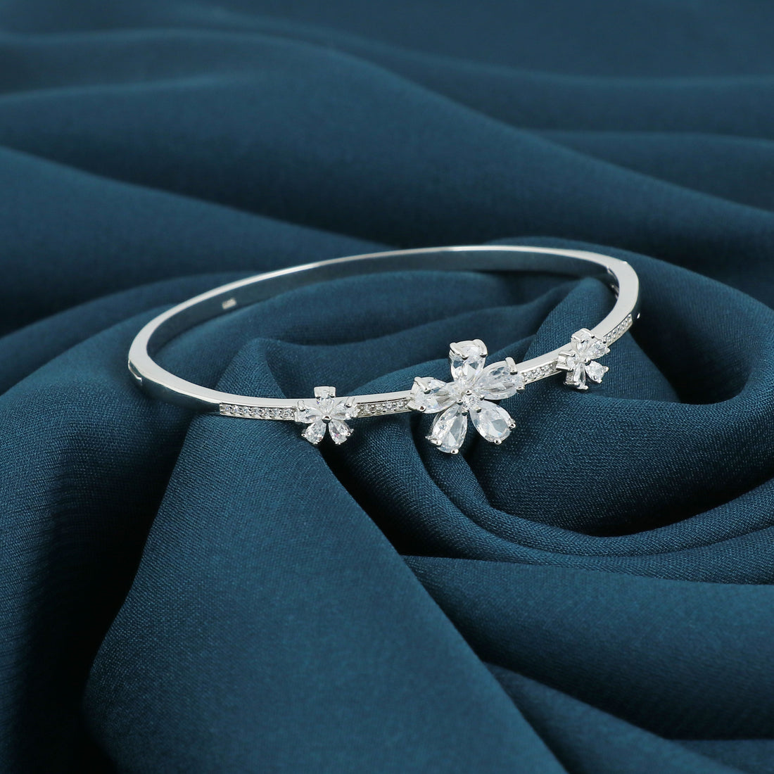 Silver Twinkle Blossom Kada