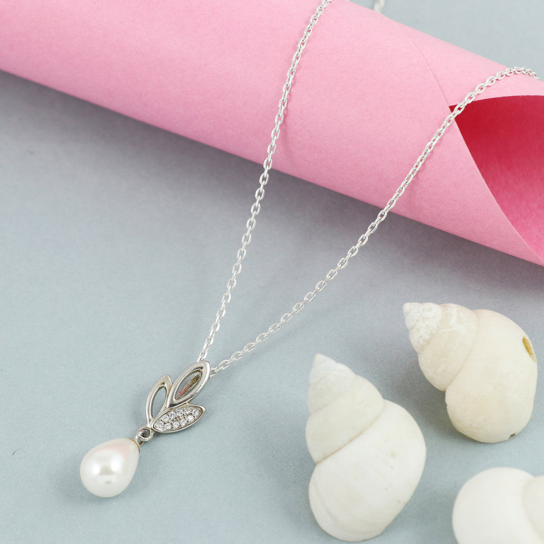 Silver Pearl Bloom Chain Pendant