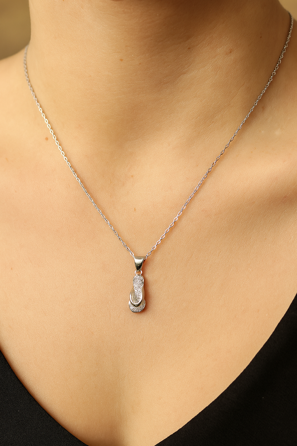 Silver Twinkle Toe Chain Pendant – Veeram Jewels