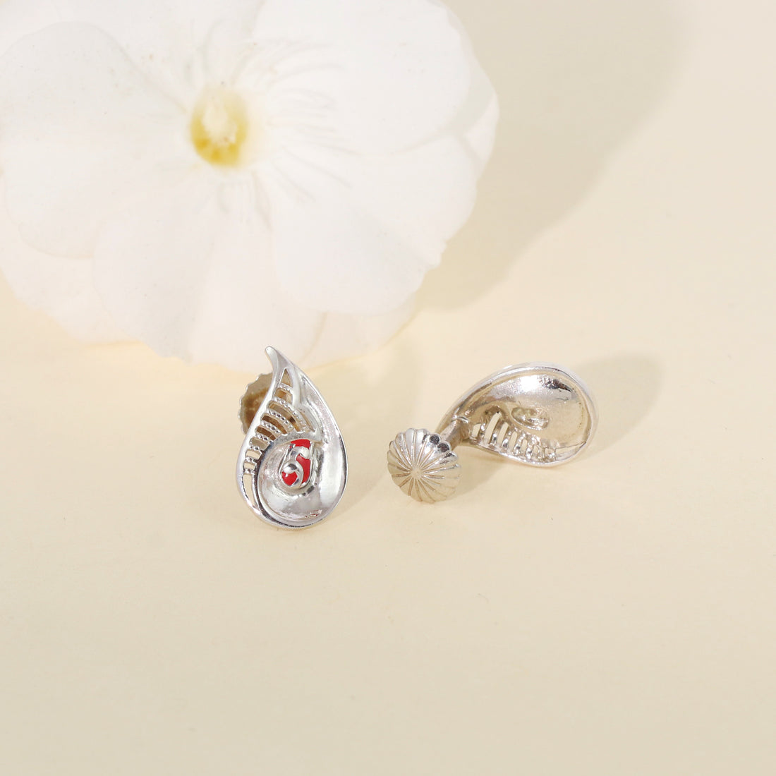 Silver Scarlet Swirl Drops