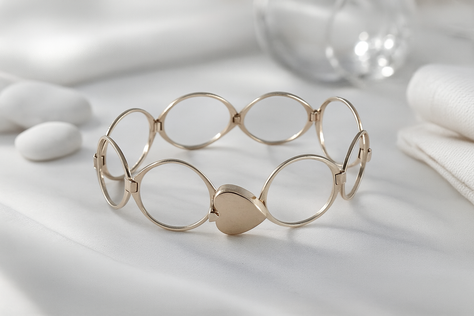 Heart-Link Open Circle Bracelet