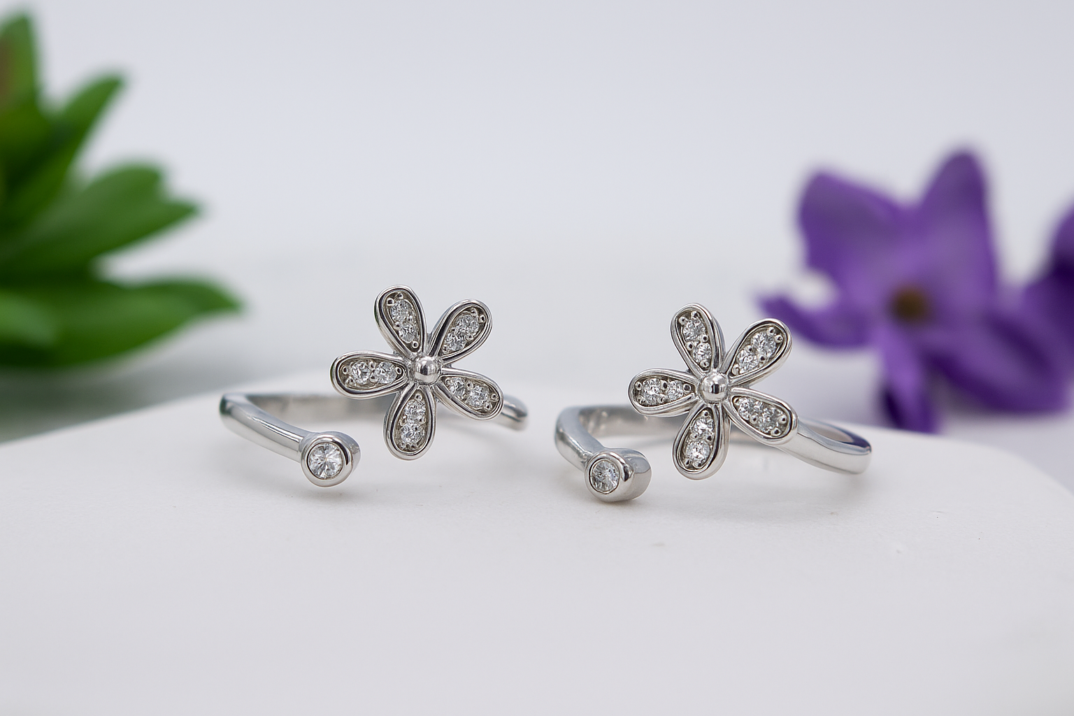 Blossom Shine Toe Rings