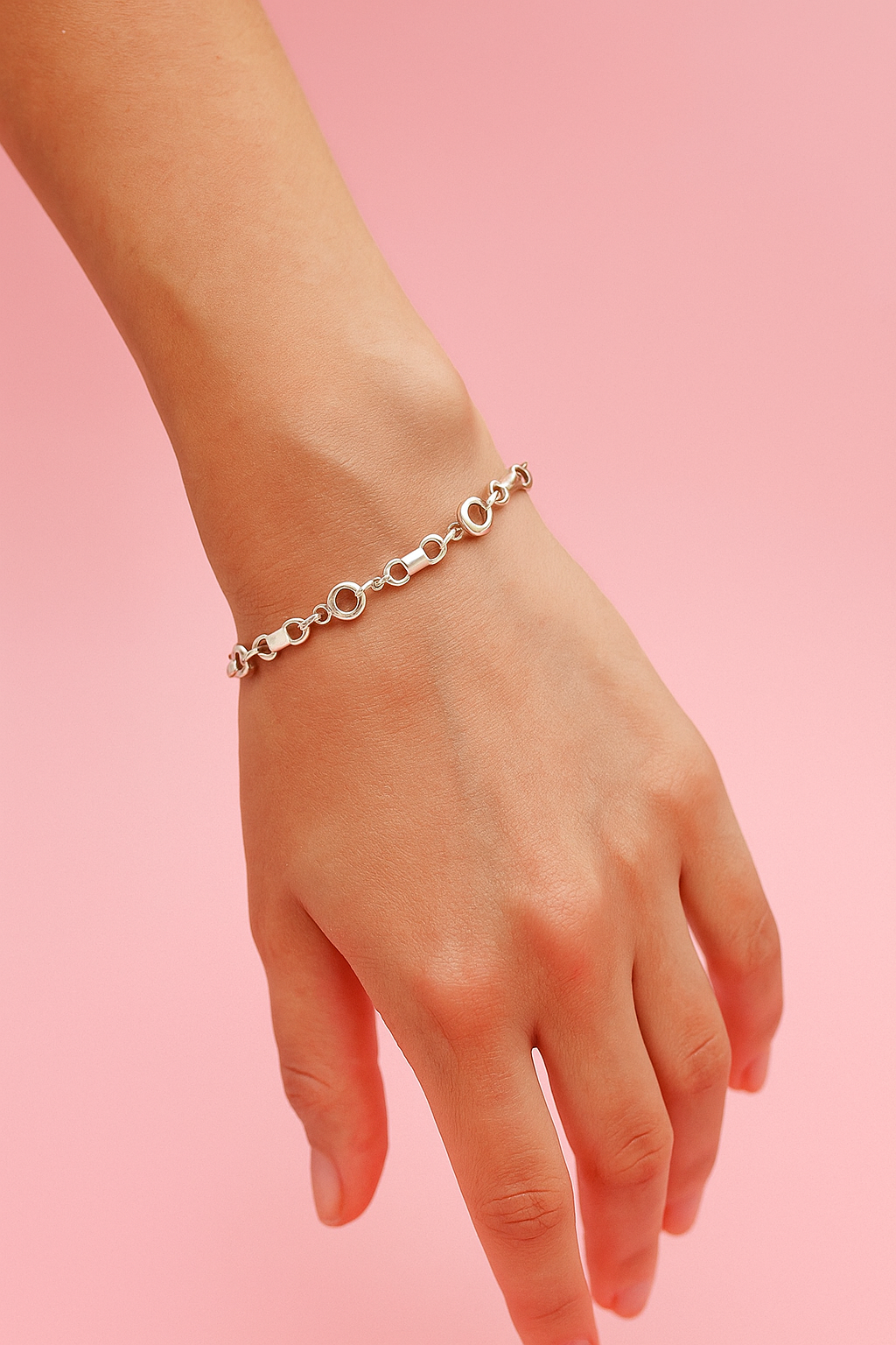 Silver Majestic Circle Bracelet