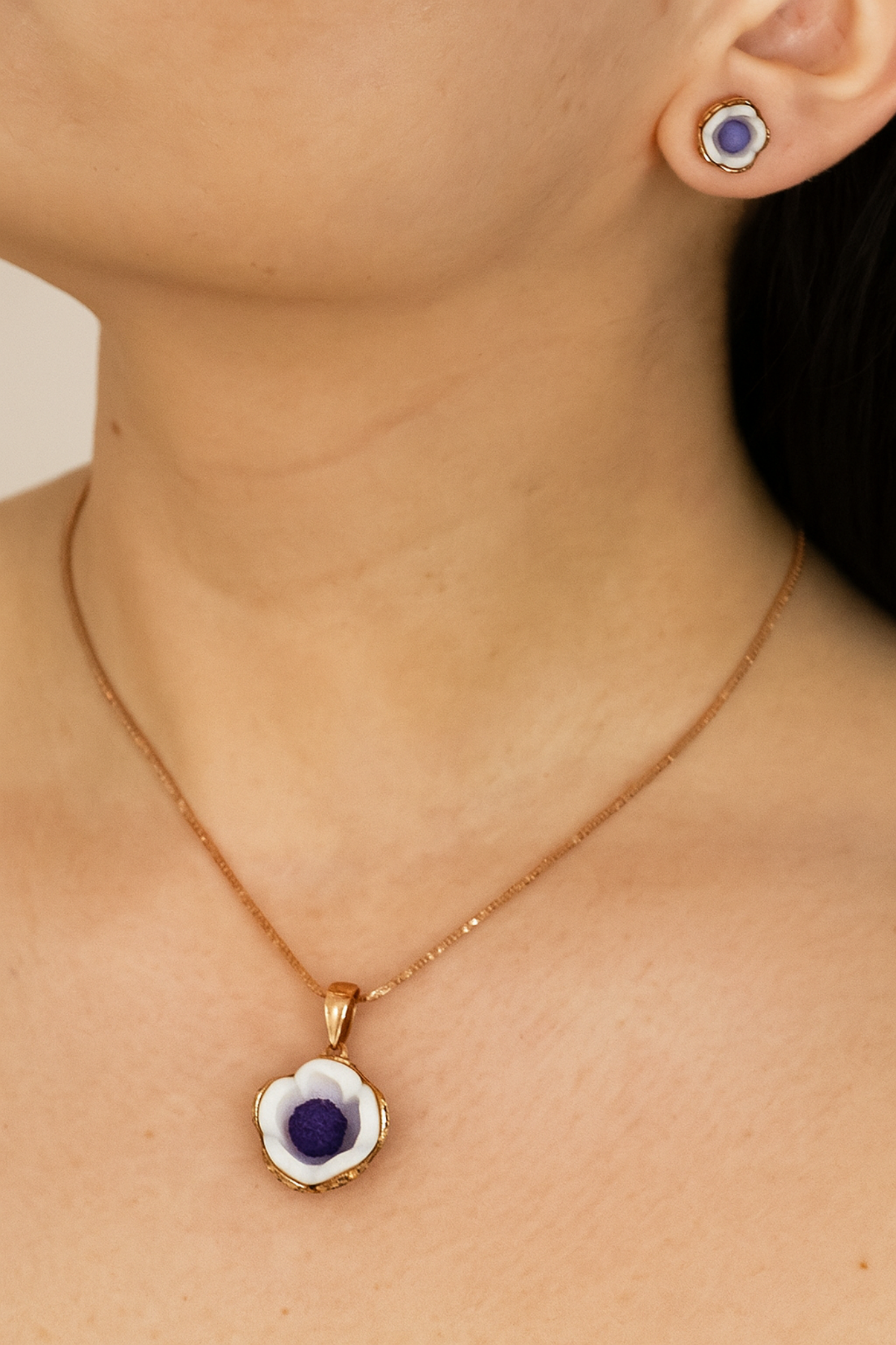 Silver Delightful Floral Pendant Set