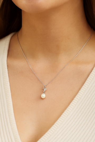 Silver Pearl Bloom Chain Pendant