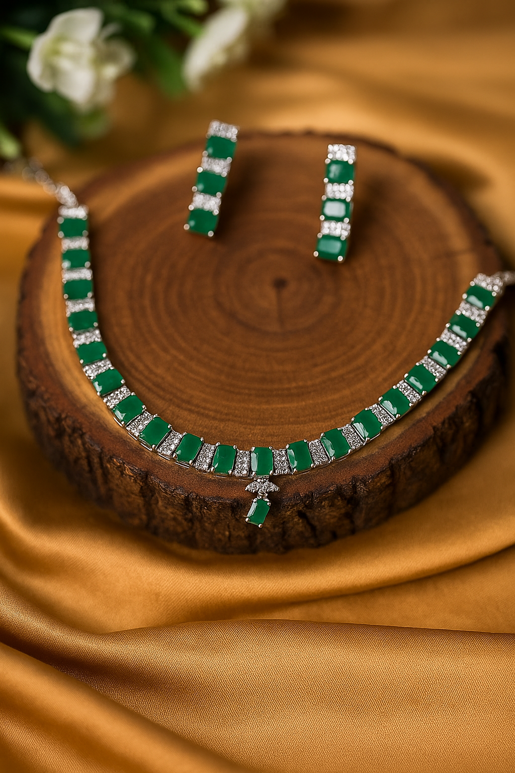 Emerald Elegance Necklace Set