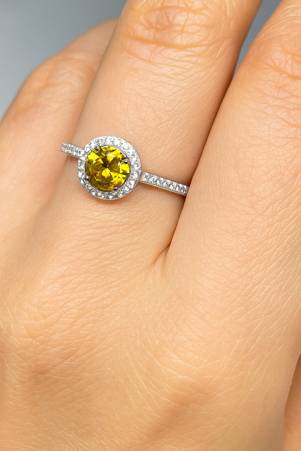 Sunlit Aura Round Halo Ring